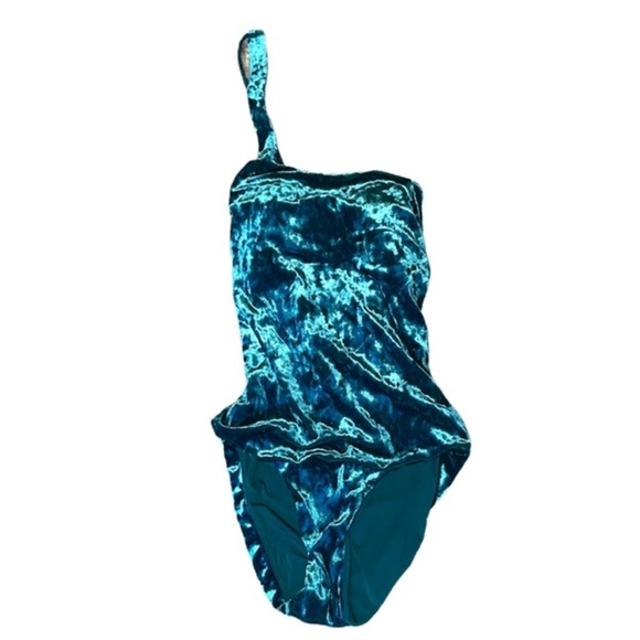 Red carter Velvet asymmetrical one piece features - Picture 9 of 10
